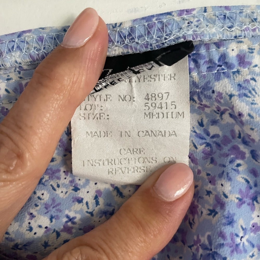 Dizaro Collection Floral Lavender Pencil Skirt in size medium - Picture 5 of 5